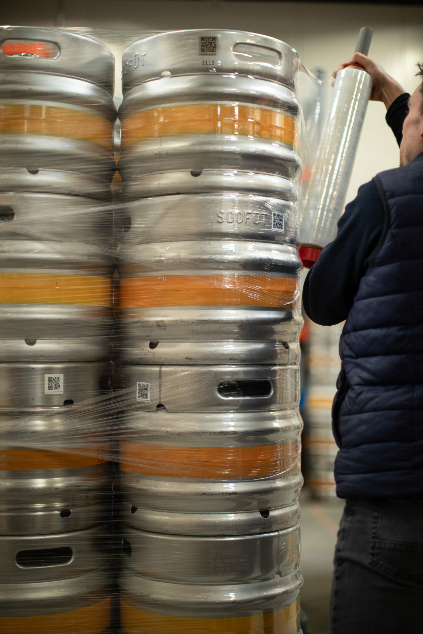 Filmage d’une palette de fûts inox Soofût avant expédition